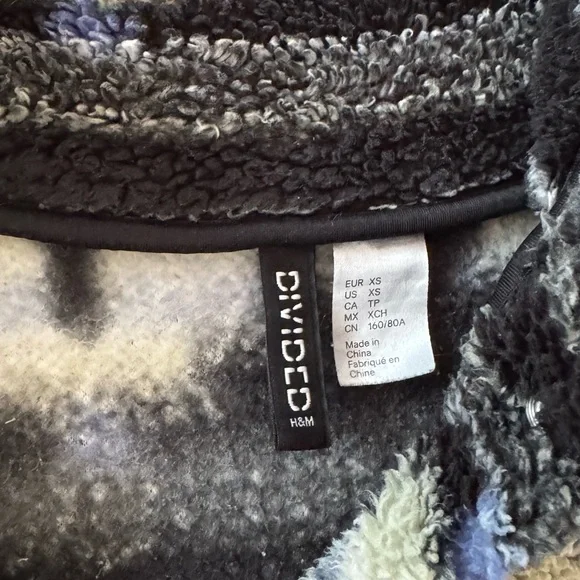 H&M Divided Textured Jacket - Picture 2 of 2